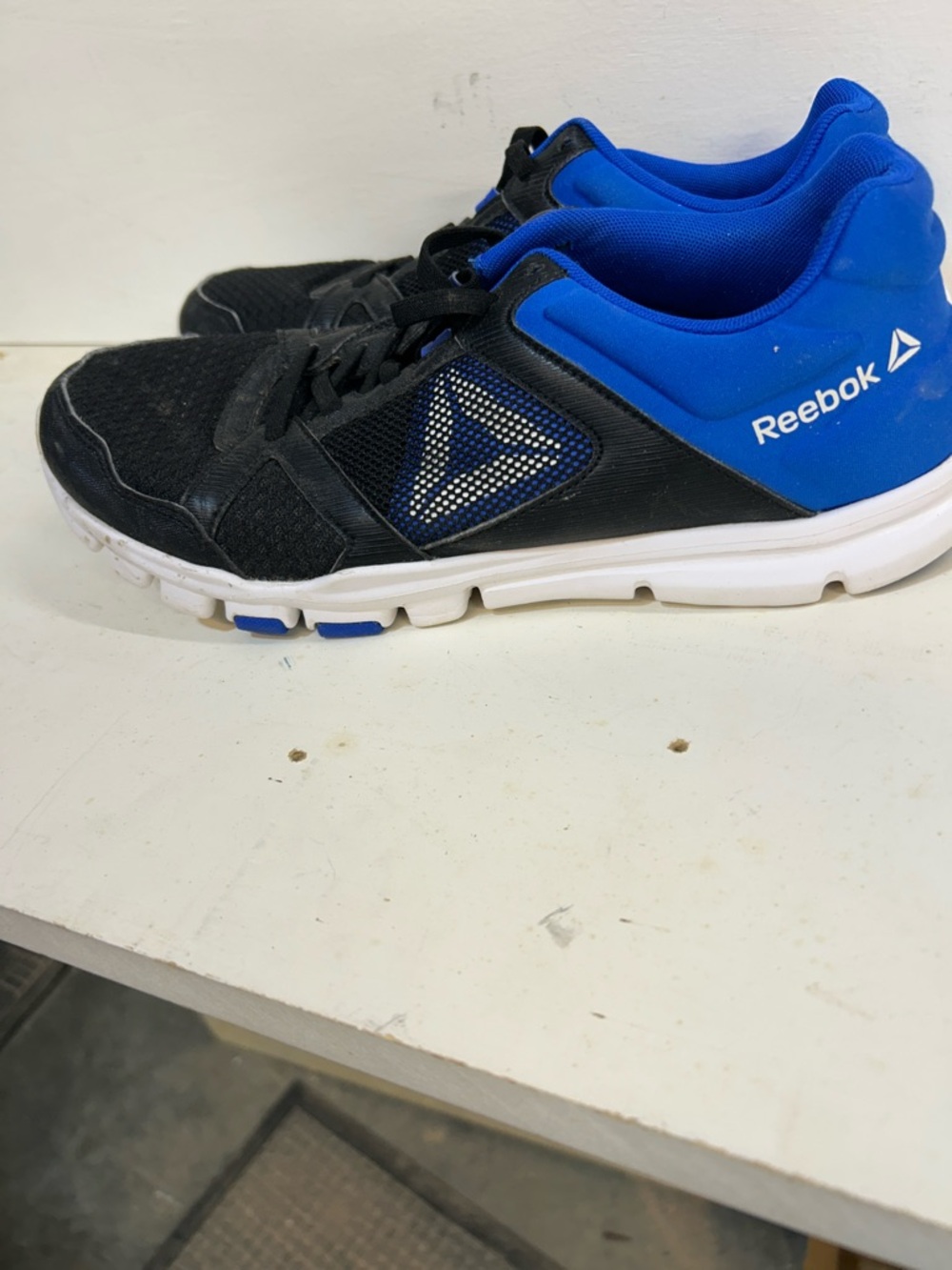 Reebok Men's Black and Blue Athletic Training Sneakers
